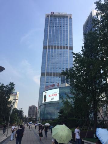 恒大中渝广场253平米精装办公室出租
