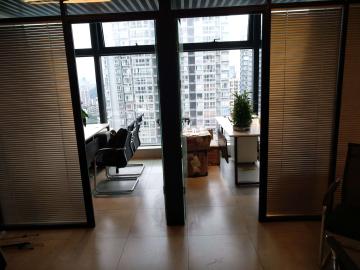 大坪地标+电梯口+精装带家具+95平米小户型